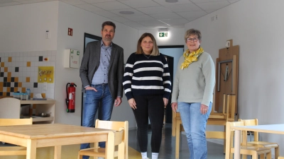 Freuen sich über den neuen Trakt (v.li.): Karsten Dorow, Sophia Lück und Katrin Baciulis-Detmer. (Foto: wb)