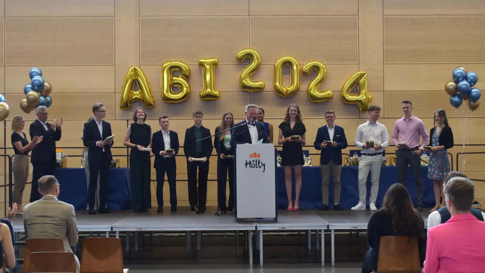 Bei seiner letzten Abiturrede: Schulleiter Jobst Heizmann. (Foto: privat)