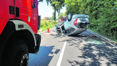 Der Autofahrer war nicht eingeklemmt (Foto: gi)