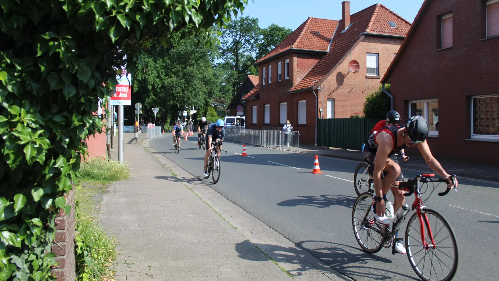 Fahrbahn wird zur Radstrecke: Sperrungen für den Triathlon. (Foto: wb)