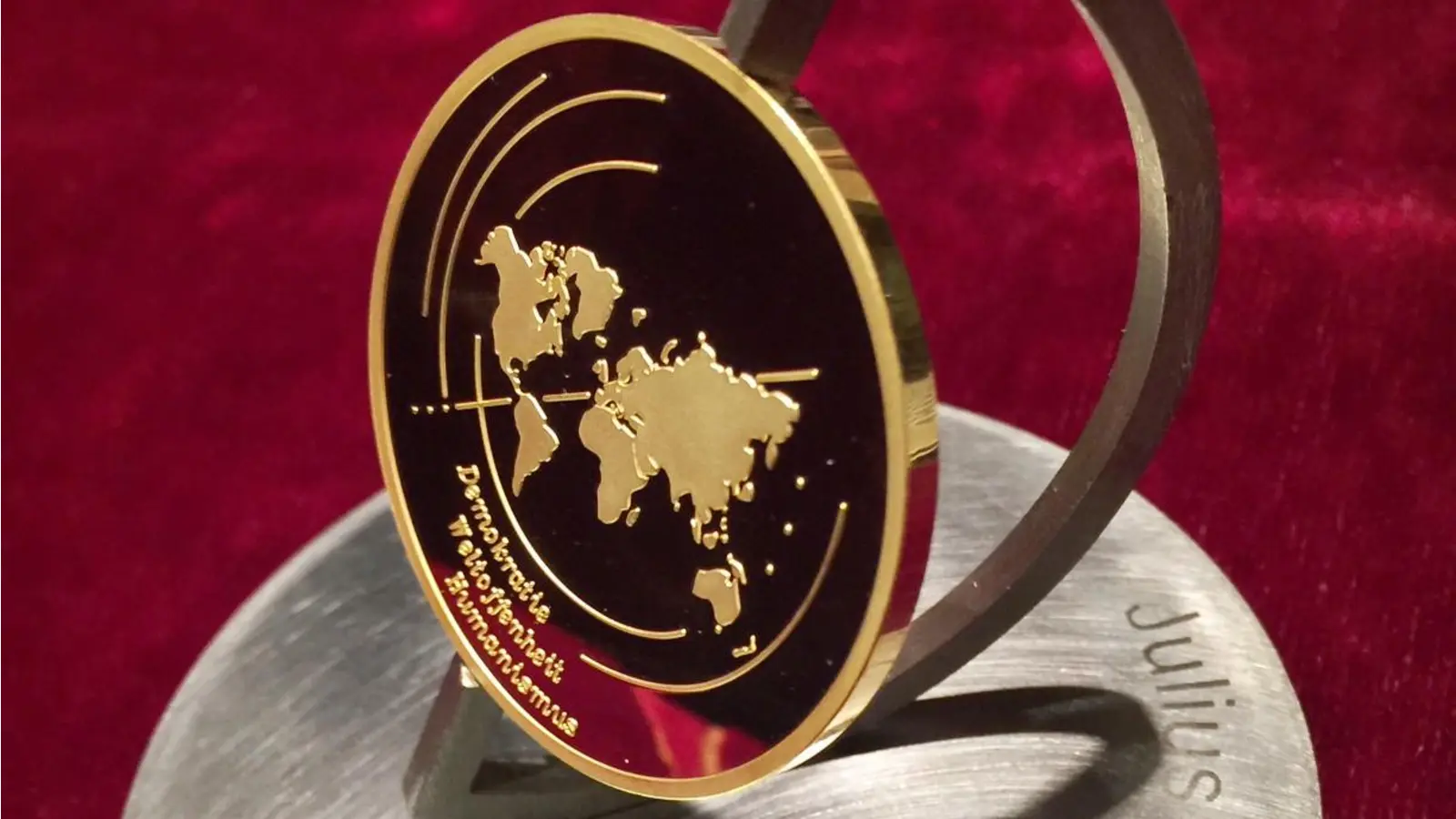 Die Julius-Rodenberg-Medaille - für besondere publizistische Leistungen zu den Themen Demokratie, Humanismus und Weltoffenheit. (Foto: Stadt Rodenberg)