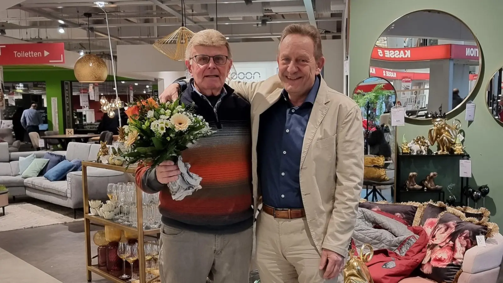 Heiner Struckmann (re.) verabschiedet Gerhard Heilmann nach 54 Jahren Unternehmenszugehörigkeit.  (Foto: privat)