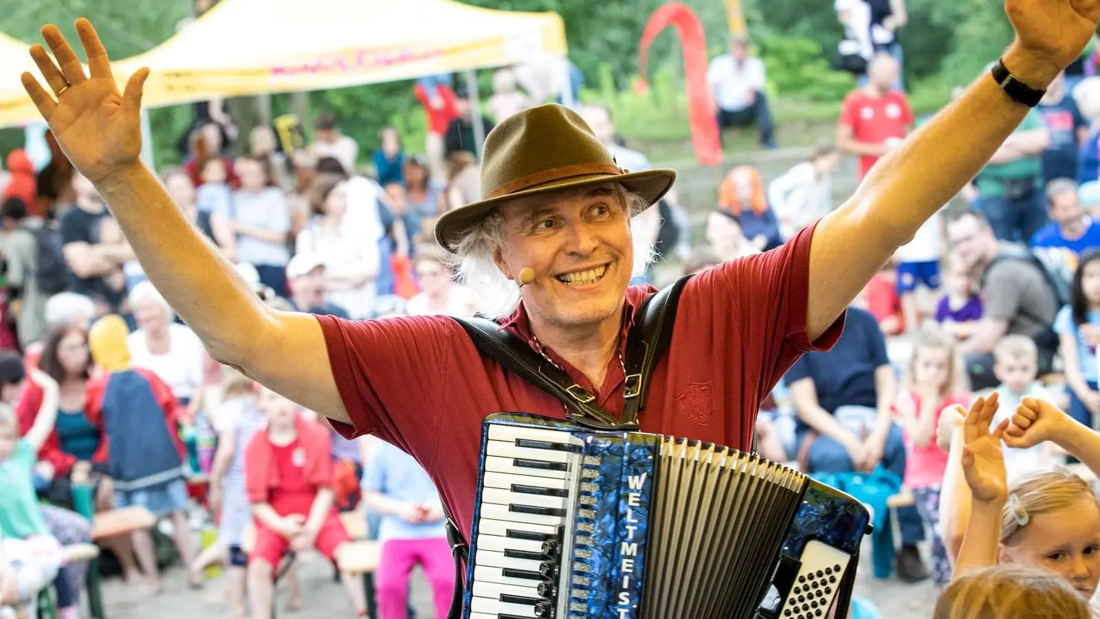 Mit guter Laune: Der Liedermacher Unmada Manfred Kindel. (Foto: privat)