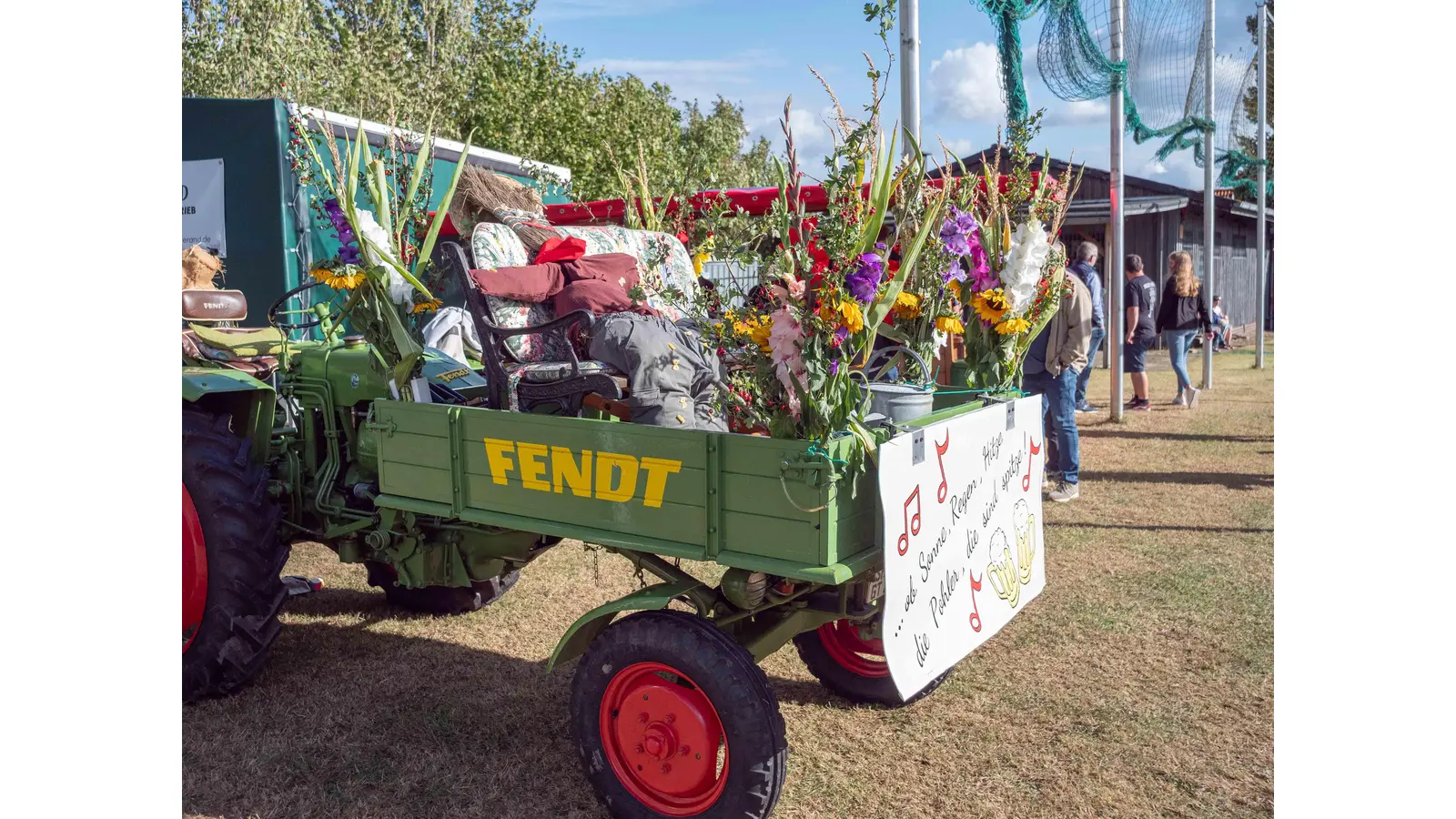 Die Erntewagen waren bunt geschmückt. (Foto: wk)