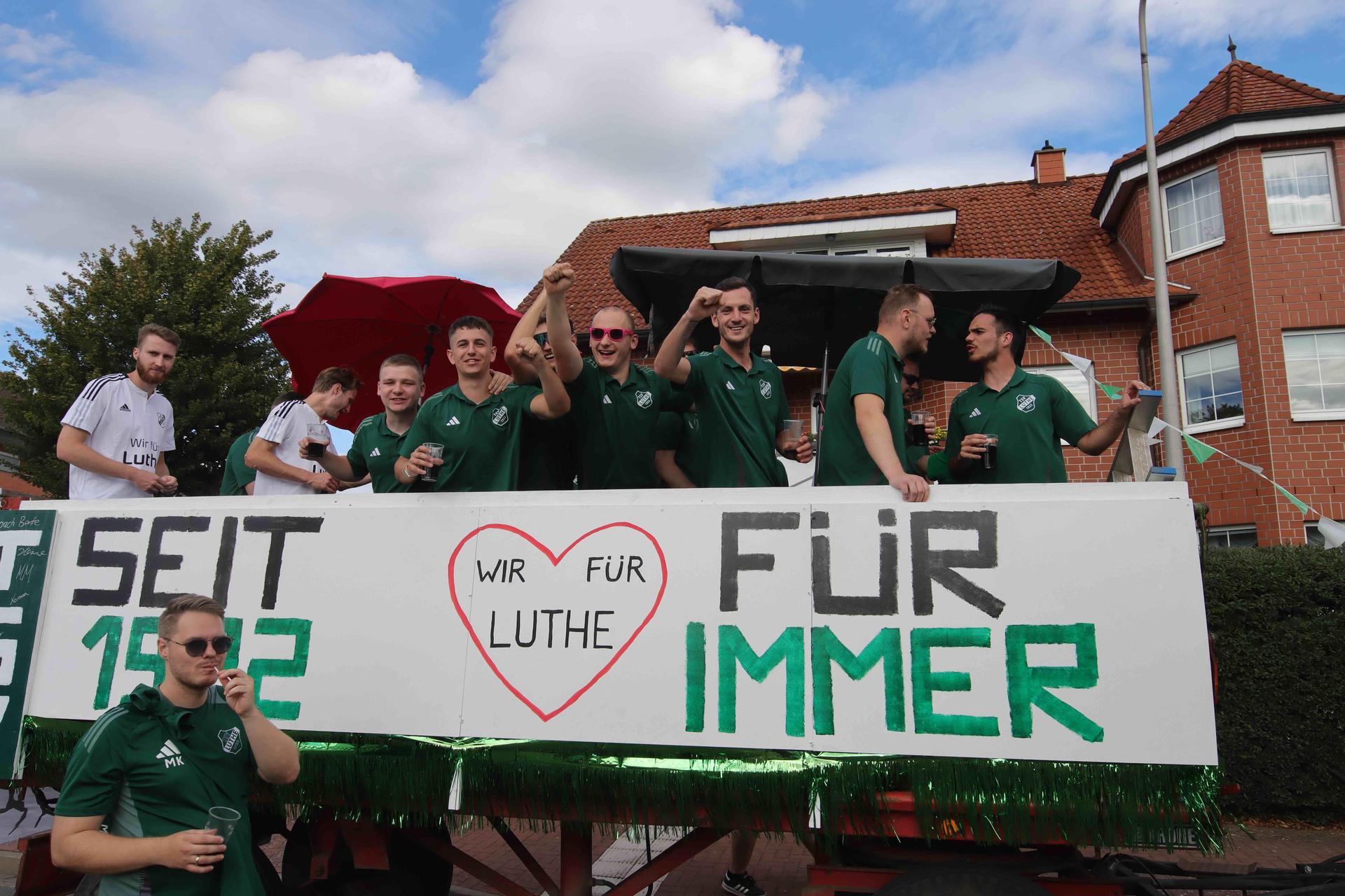 Eindrücke vom großen Festumzug. (Foto: tau)