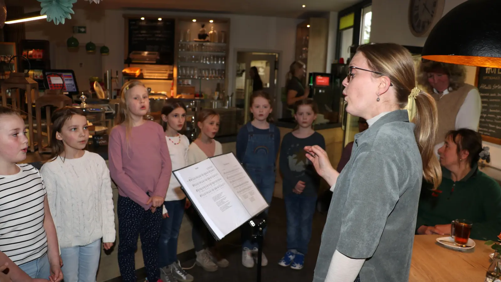 In kleiner Besetzung trat der Nicolai-Kinderchor bei der Feier des Verkehrsvereins auf.  (Foto: gi)