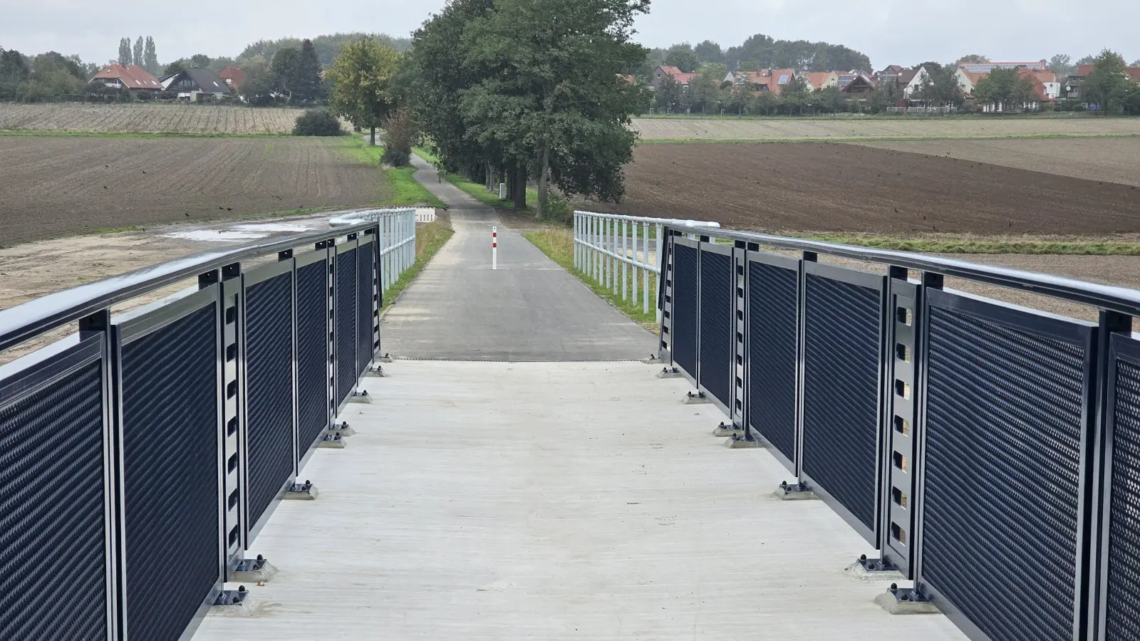 Leuchtturmtrasse: Blick von der Brücke Nordrehr in Richtung Klein Heidorn.  (Archivbild: tau)