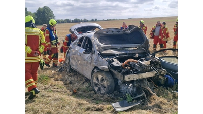 Die Feuerwehr musste den Fahrer aus dem Hyundai-Fahrzeug (E-Antrieb) befreien. (Foto: privat)