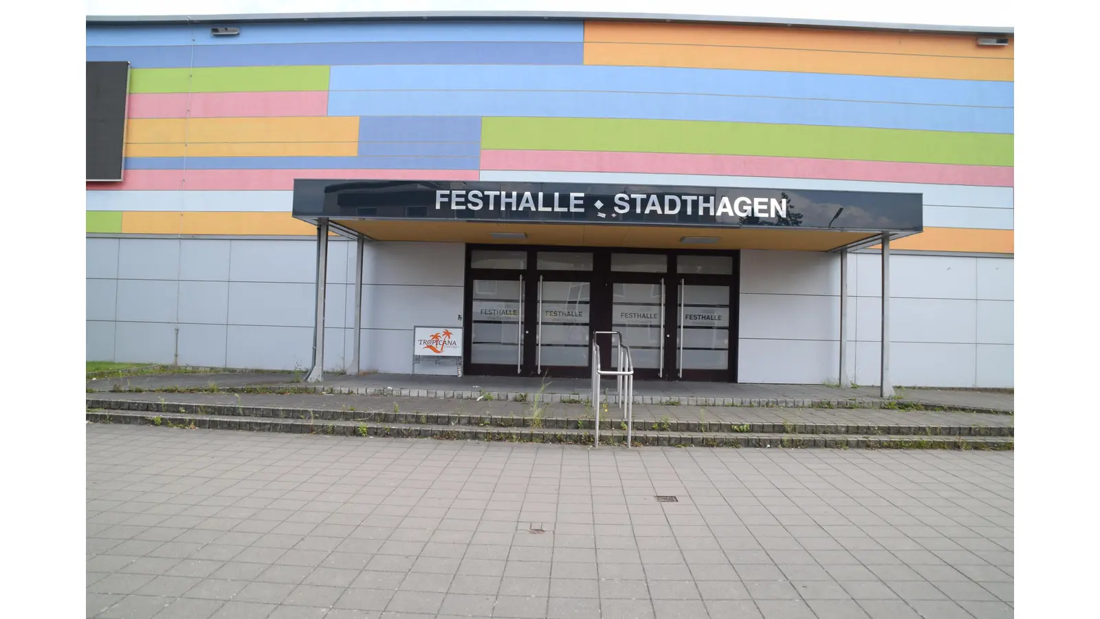 Kein Abriss, kein Betrieb mehr durch die Wirtschaftsbetriebe - die Festhalle soll an einen Investor übergehen. (Foto: ab)