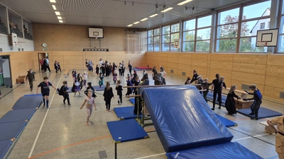 Viel los: Beim Halloween-Turnen in der Sporthalle Kolenfeld. (Foto: privat)
