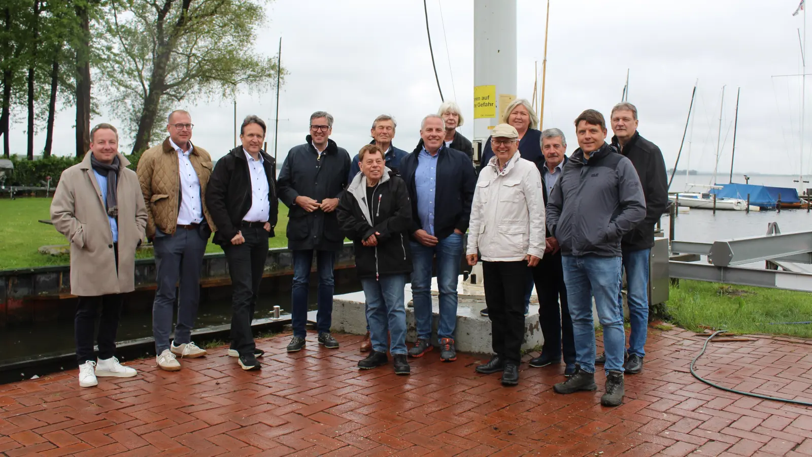 Im Austausch: Vertreter des Vereins und der Politik. (Foto: wb)