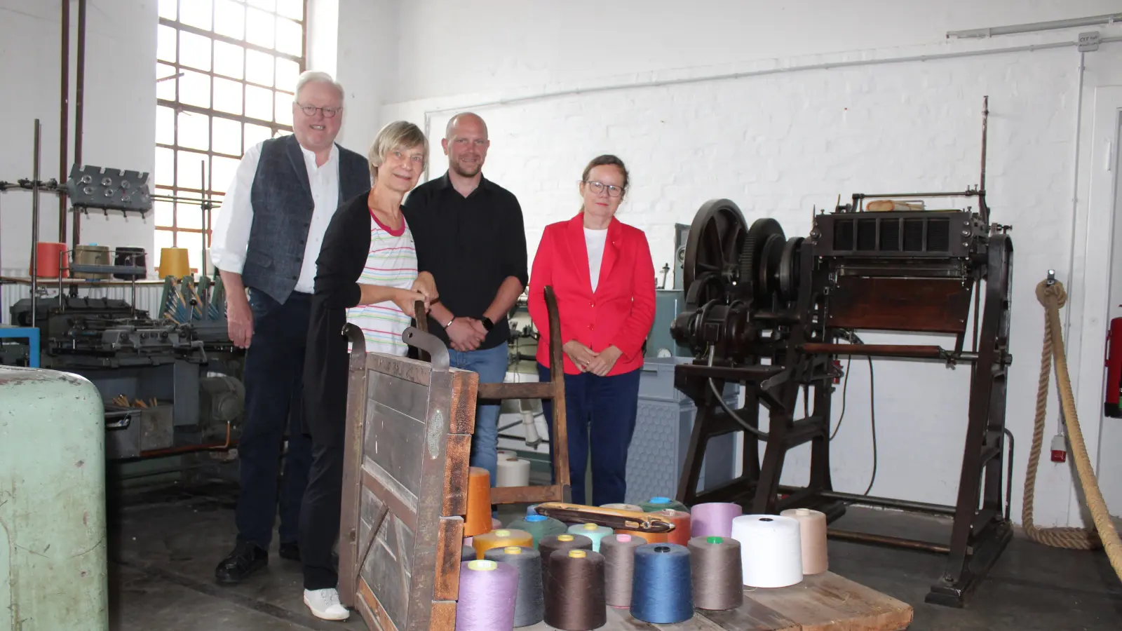 Organisieren den Tag des offenen Denkmals (v.li.): Monka Ahrendt, Volker Wehmeyer, Adrian Seegers und Lu Seegers. (Foto: wb)