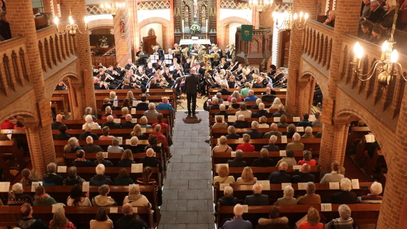Großartige Bläserserenade vor einem begeisternden Publikum.  (Foto: gi)
