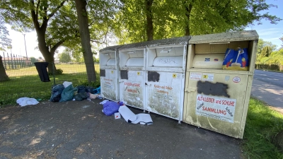 Vermüllung an Altkleidercontainern wird immer mehr zum Problem. Die Stadt geht jetzt offensiv an die Sache und will auch Bußgelder verhängen.  (Foto: ste)