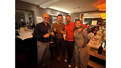 Bojan Djordjevic (v.li.), Thomas Frey, David Copenhaguen und Ana Djordjevic bieten den Gästen einen Abend voll außergewöhnlicher kulinarischer Erlebnisse.  (Foto: privat)