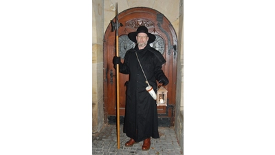 Der Nachtwächter lädt zum Rundgang. (Foto: privat)
