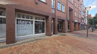 Neben dem Innenstadtbüro: Eine freies Ladenlokal in der Südstraße. (Foto: tau)