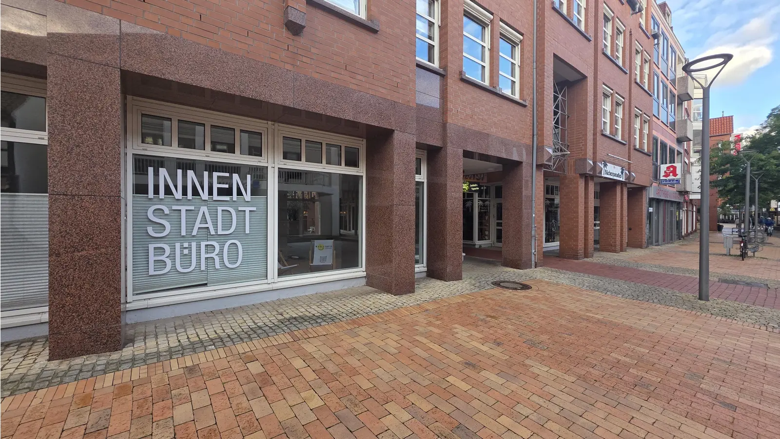 Neben dem Innenstadtbüro: Eine freies Ladenlokal in der Südstraße. (Foto: tau)