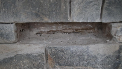 Alle Fugen wurden gereinigt und schadhafte Sandsteine ausgetauscht.  (Foto: gi)