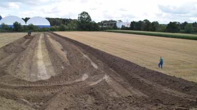 Matschlauf geplant: Hier wird das Eventgelände hergerichtet. (Foto: ab)