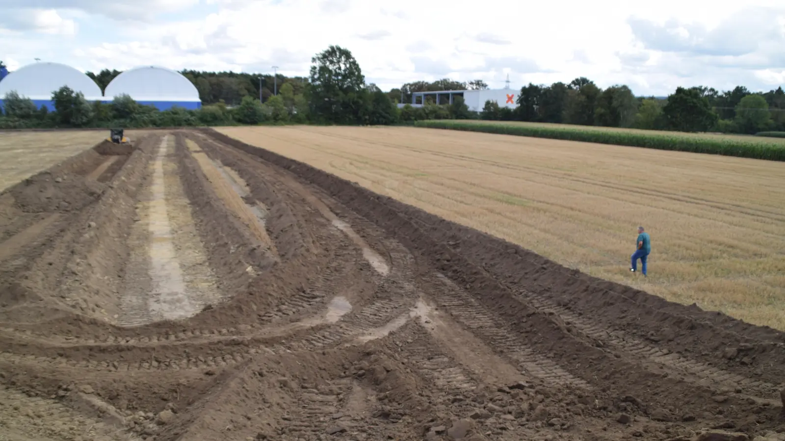Matschlauf geplant: Hier wird das Eventgelände hergerichtet. (Foto: ab)