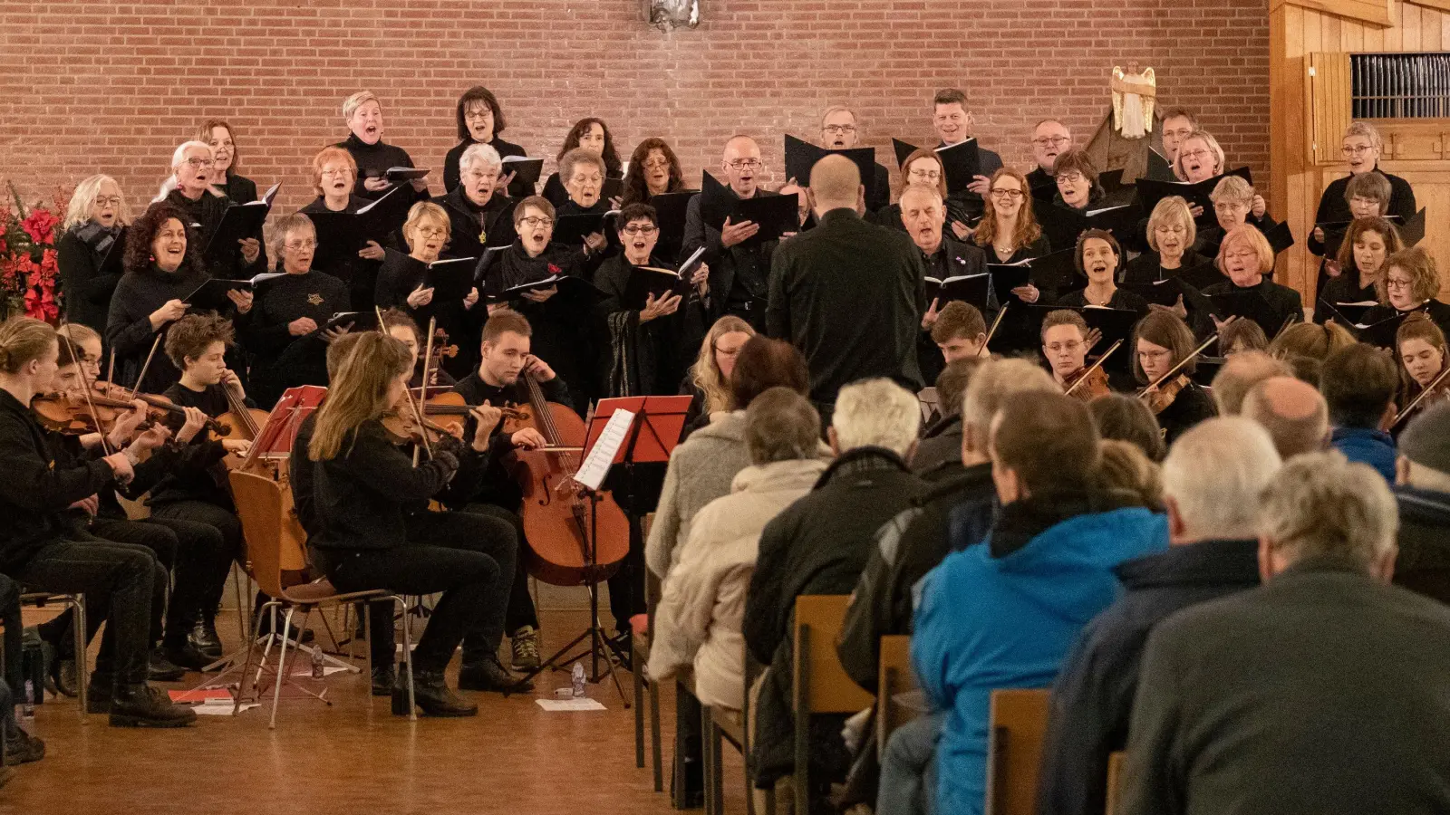 In der Corvinuskirche: Der Kammerchor Schloß Ricklingen und das Ensemble Camerata Capriccio. (Foto: privat)