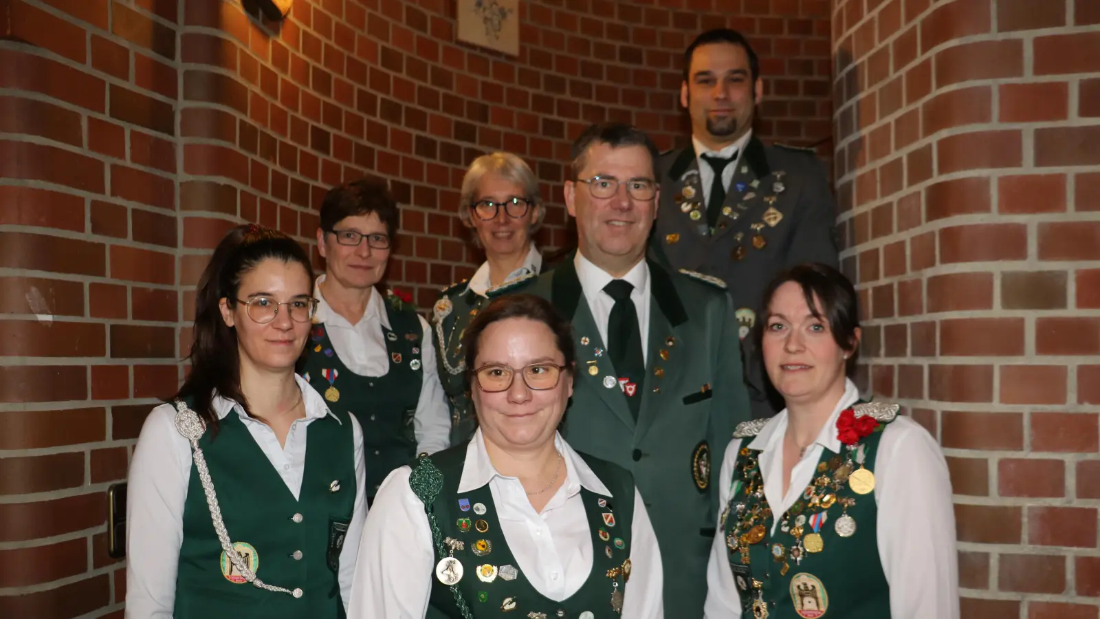 Ehrungen (v.li.): Wiebke Möller, Anja Kruse, Heike Wehrmann, Johanna Hess (vorne), KSV-Präsident Harald Niemann, Nils Zander und Sandra Zander. (Foto: gi)