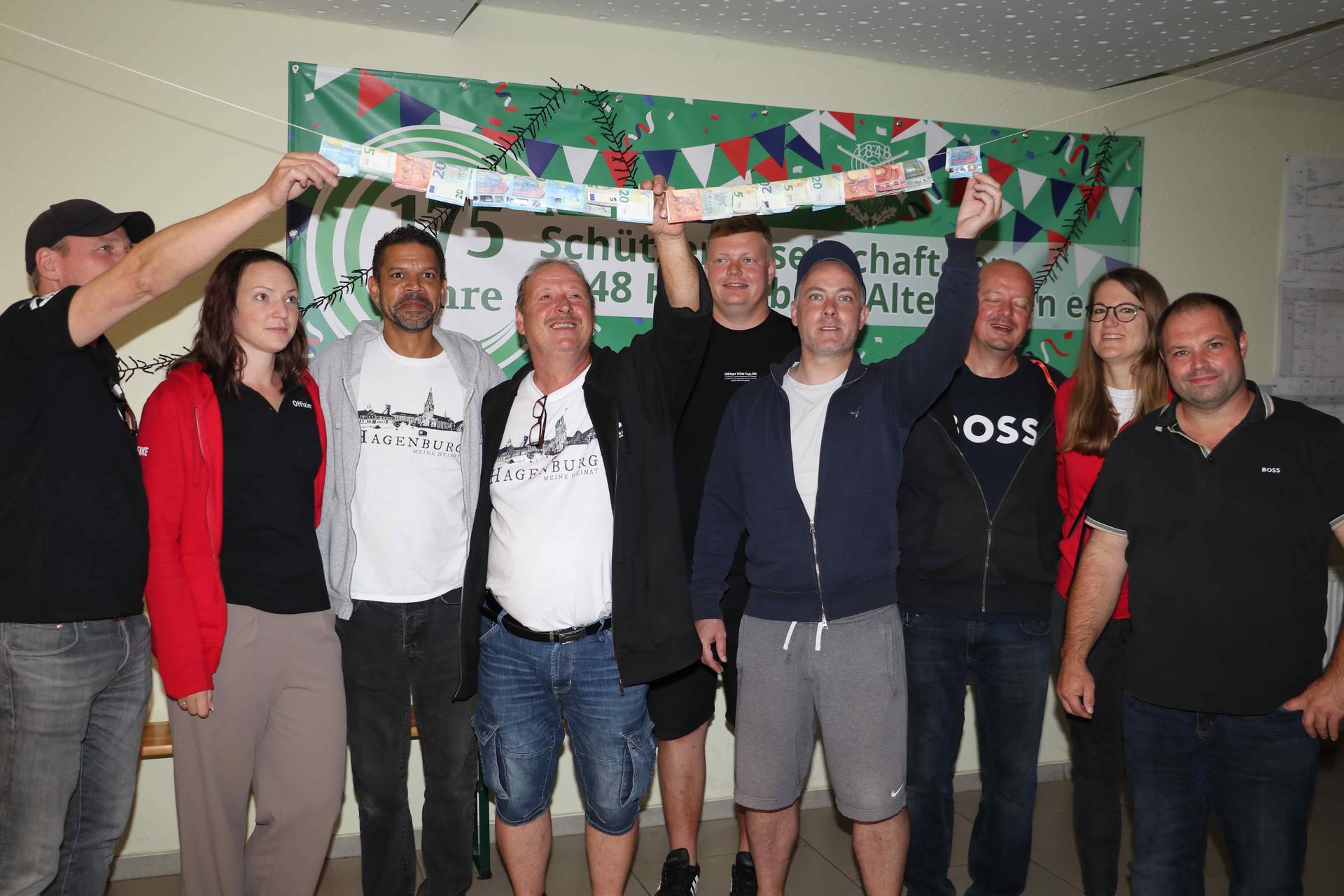 Bildergalerie: Eindrücke vom Schützenfest in Hagenburg. (Foto: gi)