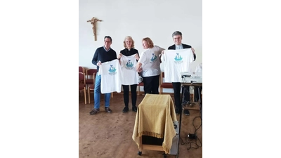 Axel Wohlgemuth für die Stadt Bückeburg, Pastorin Christina Fersing für die Evangelische Gemeinde, Dr. Diana Kolb von der Caritas beim Auftakt der Veranstaltung. (Foto: privat)
