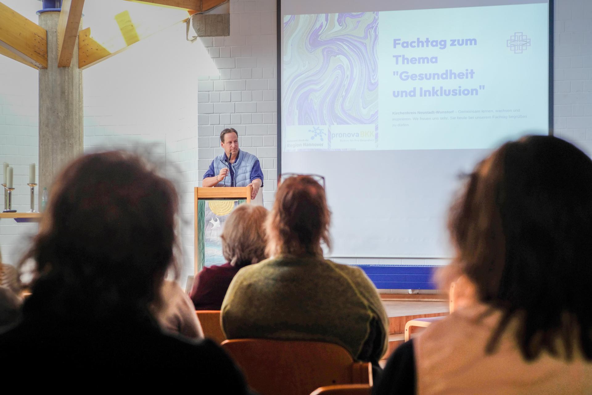 Nimmt es mit Humor: Referent Thomas Rupf.  (Foto: Mirko Bartels)