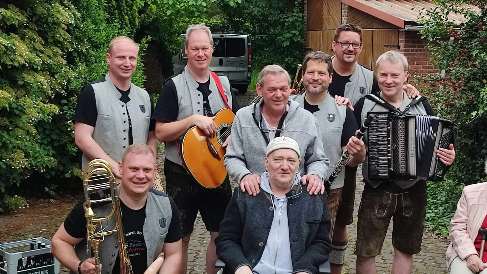 Überraschung gelungen: Die Bayern Stürmer mit Michael Hoppmann. (Foto: privat)