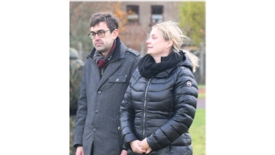 Landtagsabgeordneter Jan-Philip Beck und die Bundestagsabgeordnete Marja-Liisa Völlers (biede SPD) geben eine Stellungnahme zu den Trassenplänen der Bahn ab. (Foto: nd)