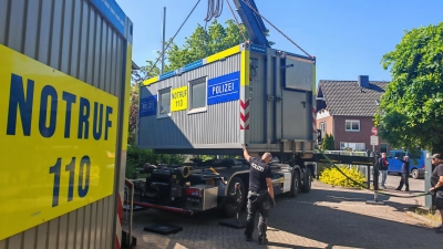 Die Polizei Rinteln muss derzeit in Wach- und Bürocontainern arbeiten, da Schimmel im angemieteten Teilbereich des Kommissariats nachgewiesen wurde. <br> (Foto: ste)