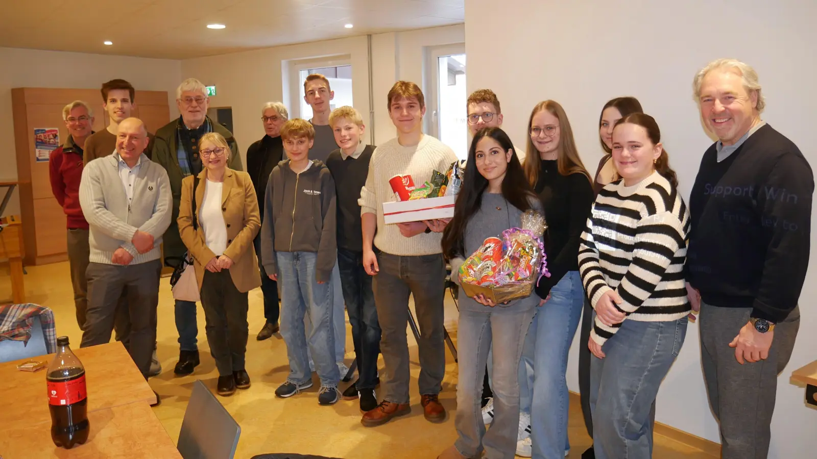 Große Freude bei allen Beteiligten und Gästen über die Eröffnung vom Jugendtreff. (Foto: gk)