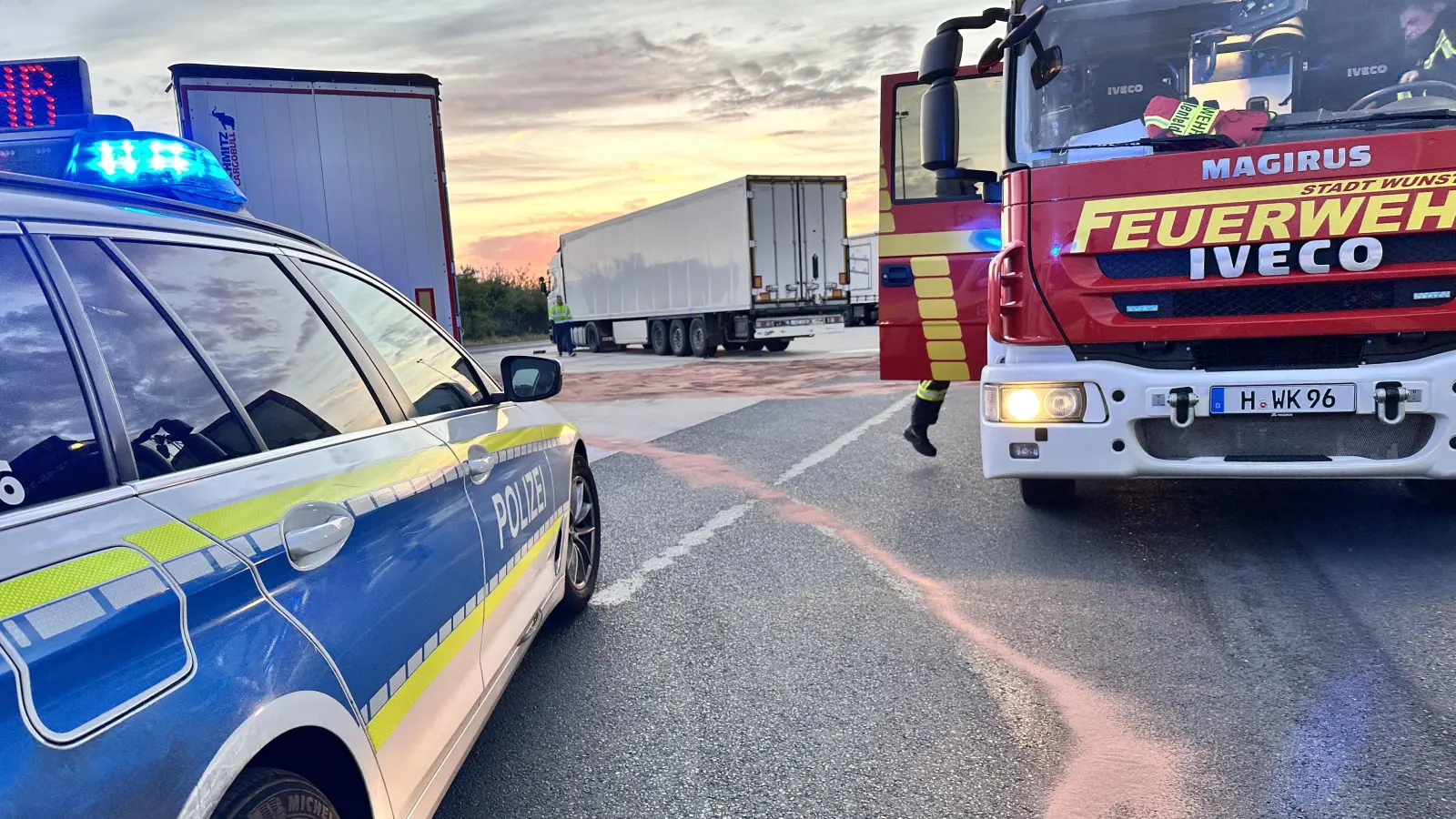 Im Einsatz: Feuerwehr und Polizei. (Foto:  Feuerwehr )