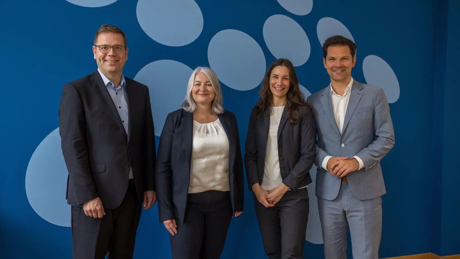 Bei der Vorstellung (v.li.): Torben Klant, Isabella Gifhorn, Anne Spiegel und Steffen Krach. (Foto: Region Hannover)