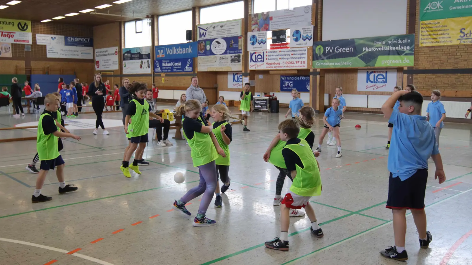 Rasantes Spiel: Beim Völkerball bleibt kaum Zeit zum Durchatmen.  (Foto: tau)