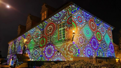 Bund beleuchtet: Die Fassade des Schlosses. (Foto: Helmut Hennig)