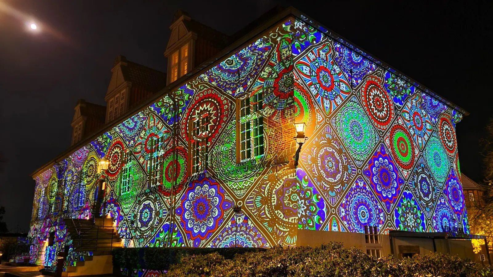 Bund beleuchtet: Die Fassade des Schlosses. (Foto: Helmut Hennig)