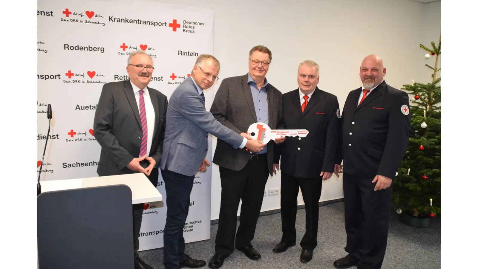 Symbolische Schlüsselübergabe: v.l.n.r.: Joachim Riemer, Andreas Nieschke, Bernd Gerberding, Jörg Krömer, Olaf Kerzel. (Foto: ab)
