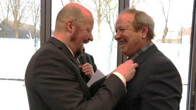 Oliver Grüttner und Karl-Heinz Möller (v.li.) sind mit der Ehrennadel in Bronze des NSSV ausgezeichnet worden.  (Foto: gi)