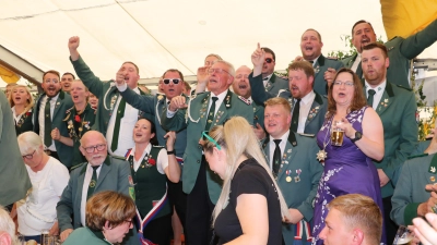 Schützinnen und Schützen sind aus dem Häuschen. (Foto: gi)