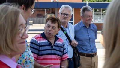 Vor Ort im Gespräch: Die Wunstorfer Regionsabgeordneten Rolf-Axel Eberhardt (CDU) und Daniel Farnung (FDP).  (Foto: privat)