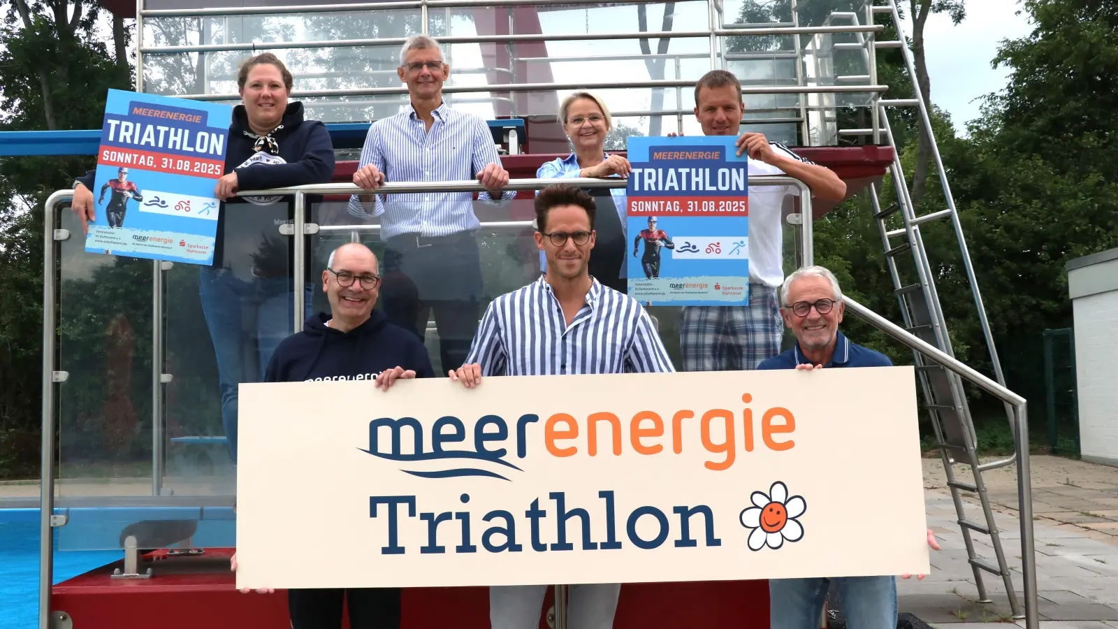 Orga-Team und Sponsor ziehen an ein einem Triathlon-Strang (v.li.): Anna Gröhlich, Henning Radant, Thomas Bauch, Henrik Scharf, Heike Krömer, Sascha Sokolowski und Wolfgang Scharf. (Foto: gi)