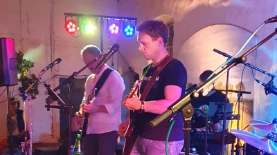 Im Kuhstall: „Die Lights” bei Stille am See. (Foto: privat)