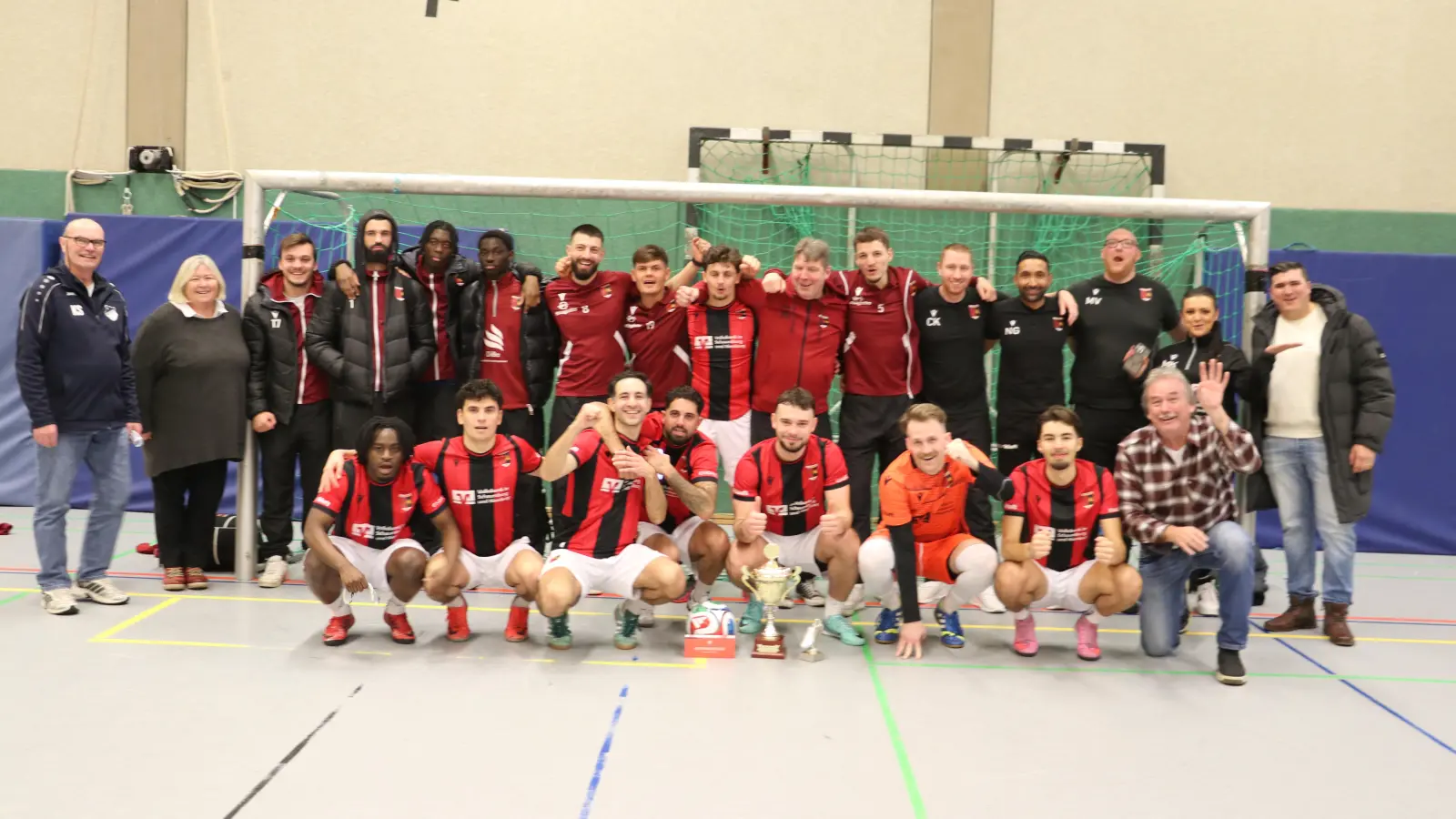 Titel verteidigt: Hallen-Stadtmeister ist der 1. FC Wunstorf.  (Foto: gi)