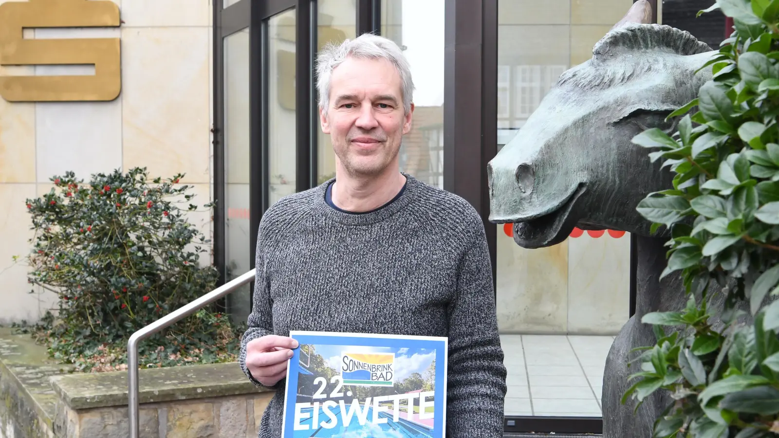 Helmut Züchner wirbt für die 22. Eiswette im Sonnenbrinkbad. (Foto: nd)