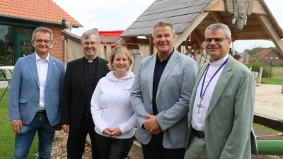 Bei der Einweihung (v.li.): Jörn Wedemeier, Rainer Diekmann, Bianca Wieggrefe, Ralf Hantke und Oliver Schuegraf. (Foto: gi)