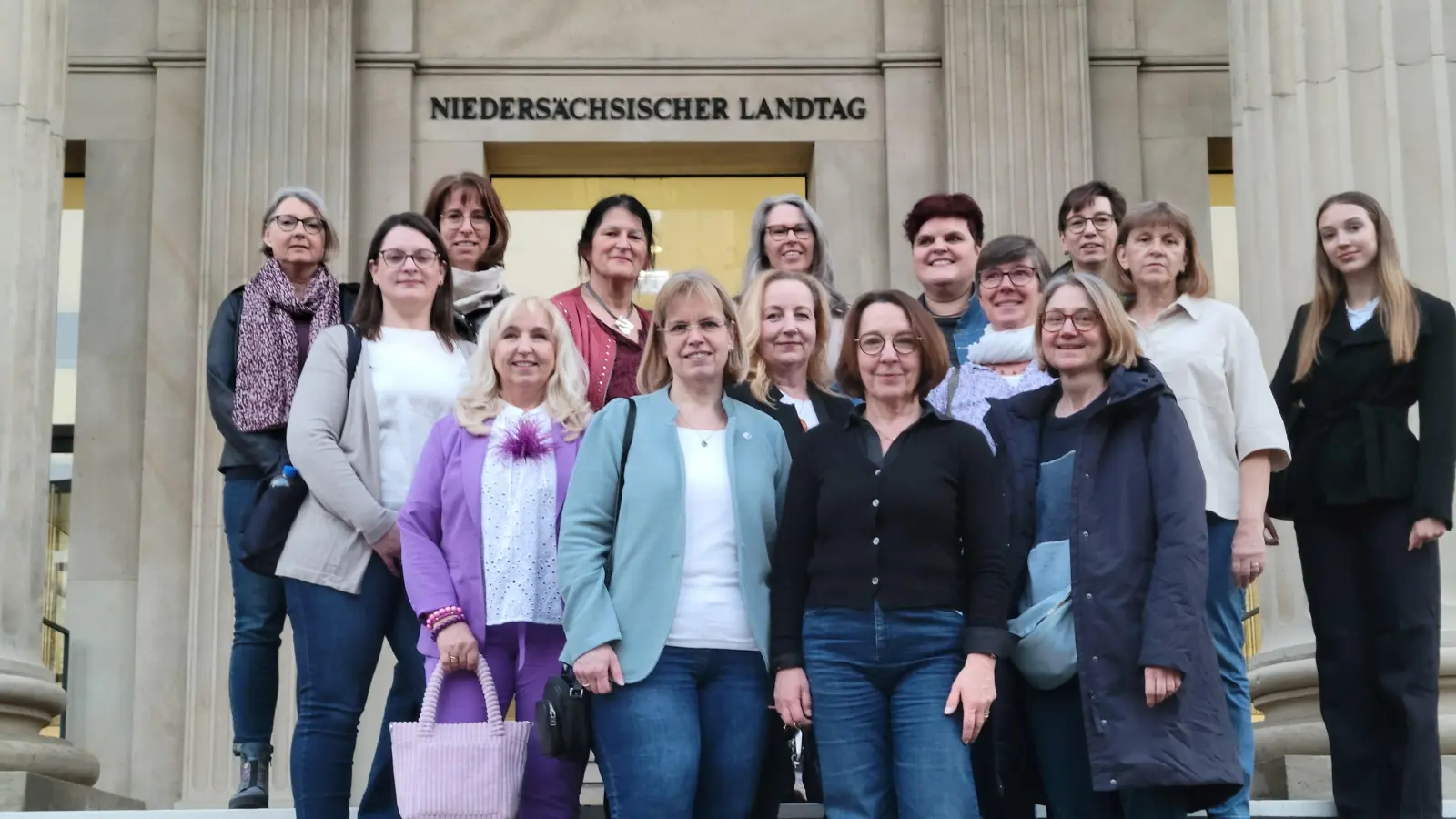 Vor dem Landtag: Die Unternehmerfrauen. (Foto: privat)