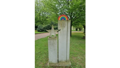 Gedenkstein auf dem Friedhof in Obernkirchen. (Foto: privat)